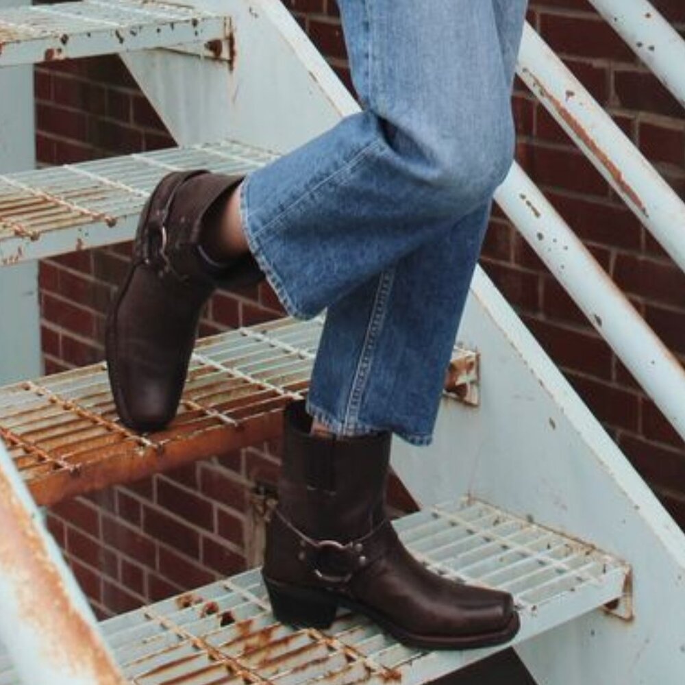 $399 Frye Harness 8R Lug Harness Dark Brown Leather Cowboy Short Calf Ankle Boot